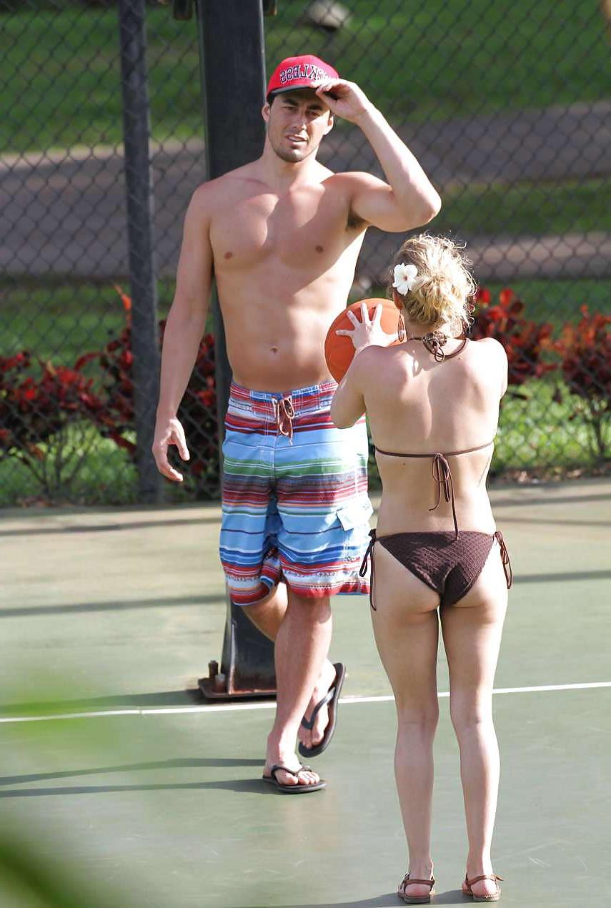 16P Hayden Panettiere playing tennis in a bikini 