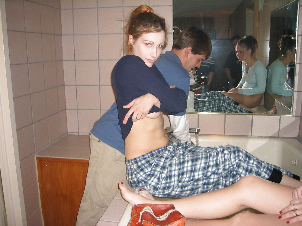 25P Two girls, one bath tub