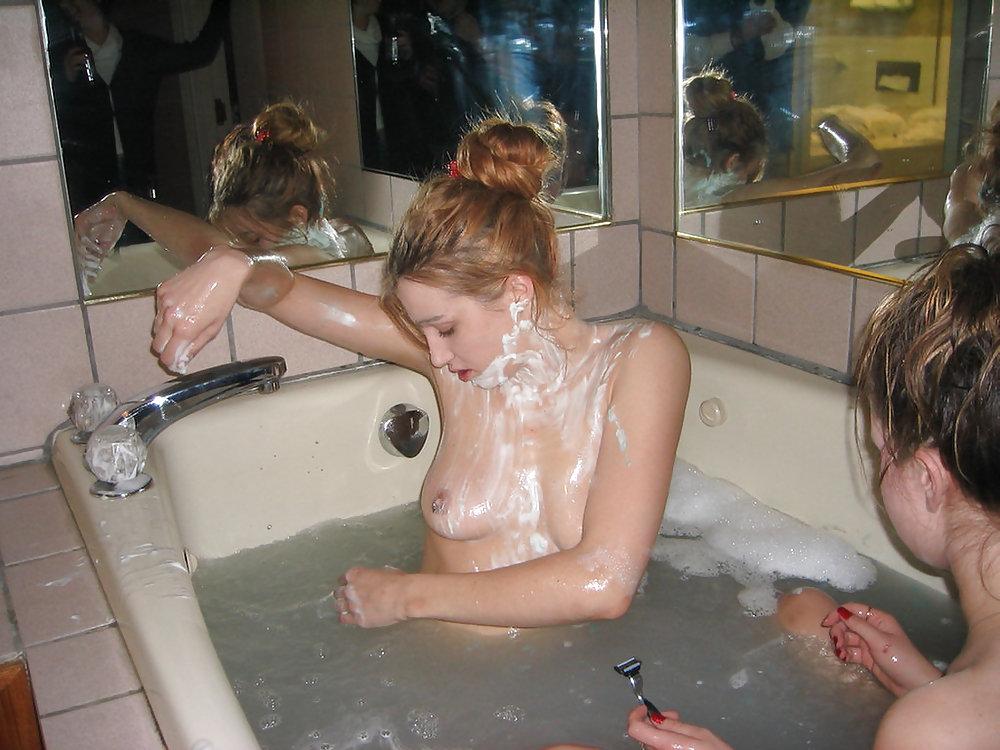 25P Two girls, one bath tub