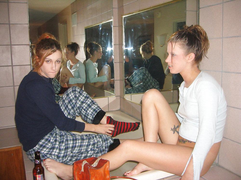 25P Two girls, one bath tub