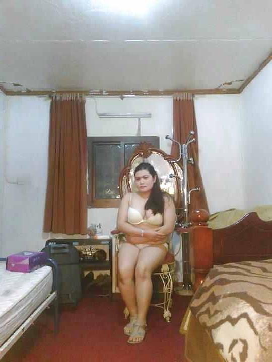 21P Arlene Gumelay with bra and panty