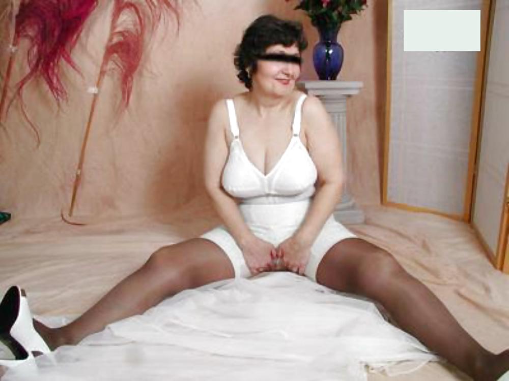 25P Lady Dee - Girdle Goddess