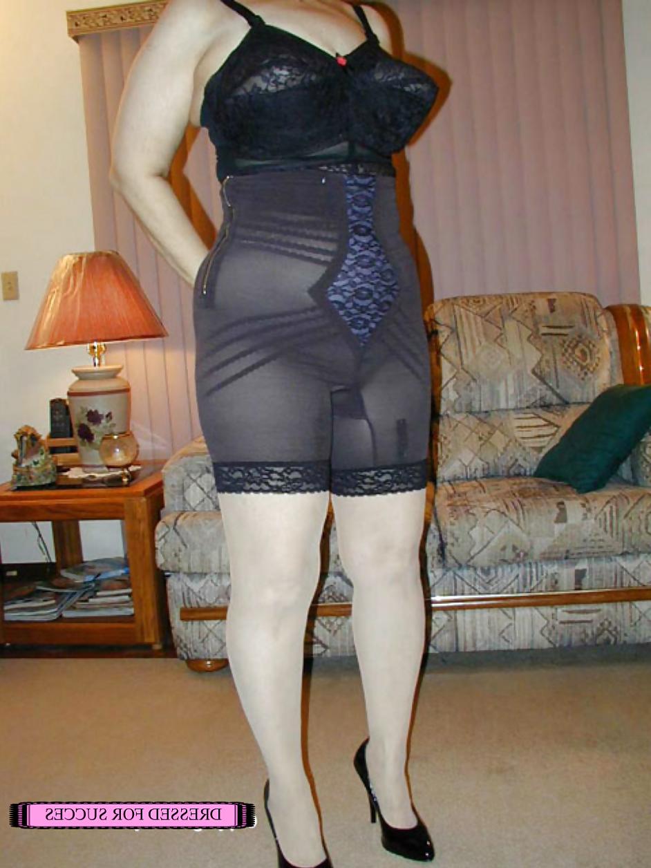 25P Lady Dee - Girdle Goddess