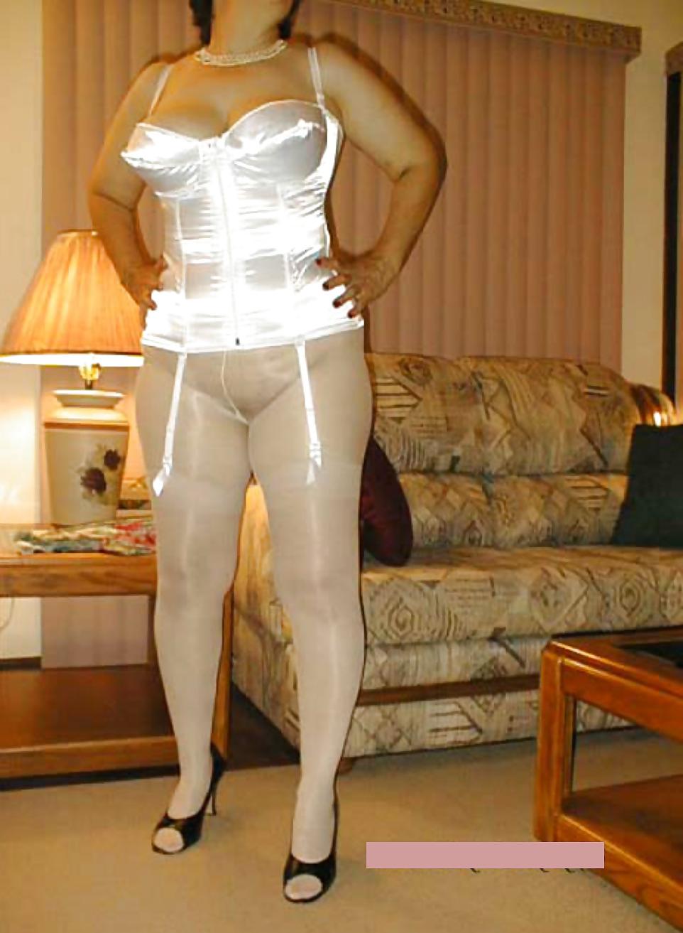 25P Lady Dee - Girdle Goddess