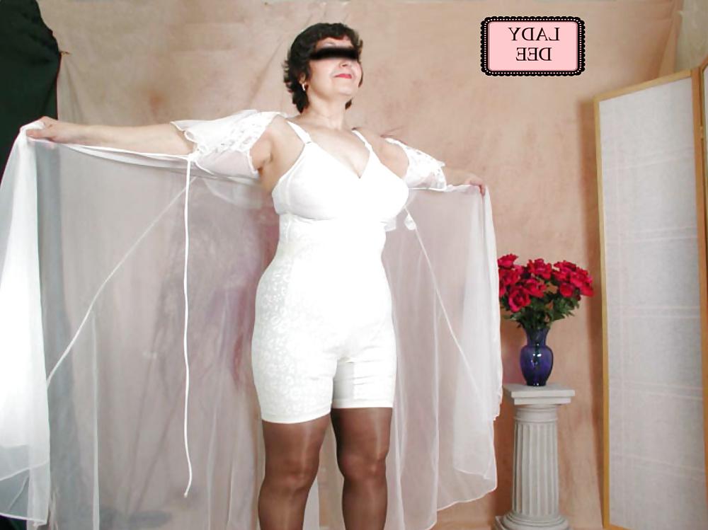 25P Lady Dee - Girdle Goddess