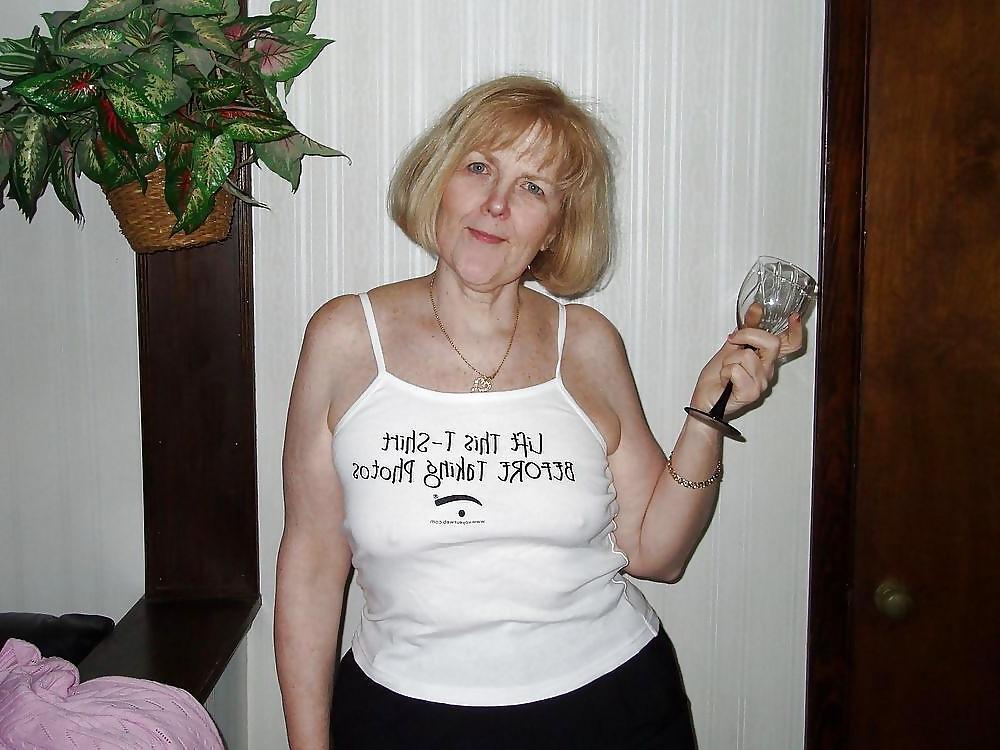24P She forgot her bra 41.