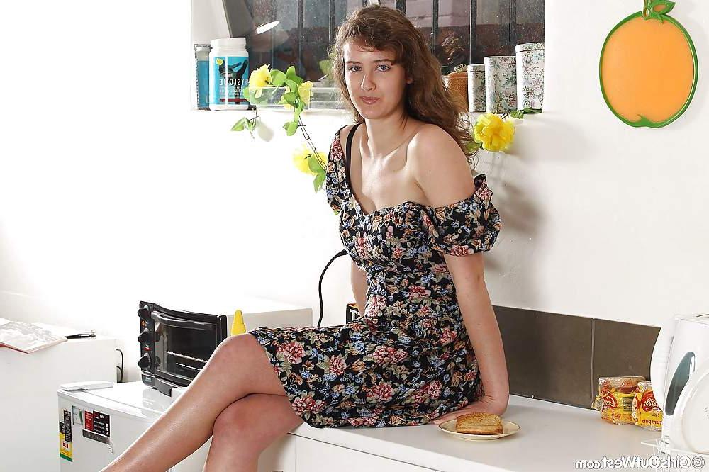 16P Pretty Aussie girl spills honey onto her body