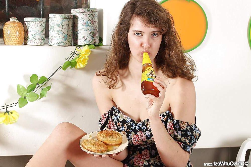 16P Pretty Aussie girl spills honey onto her body