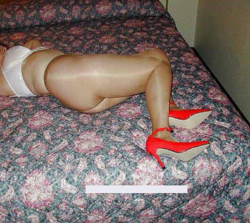 15P The divine Lady Dee, girdle godess