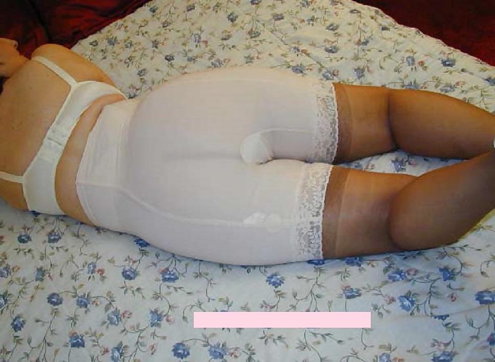 15P The divine Lady Dee, girdle godess