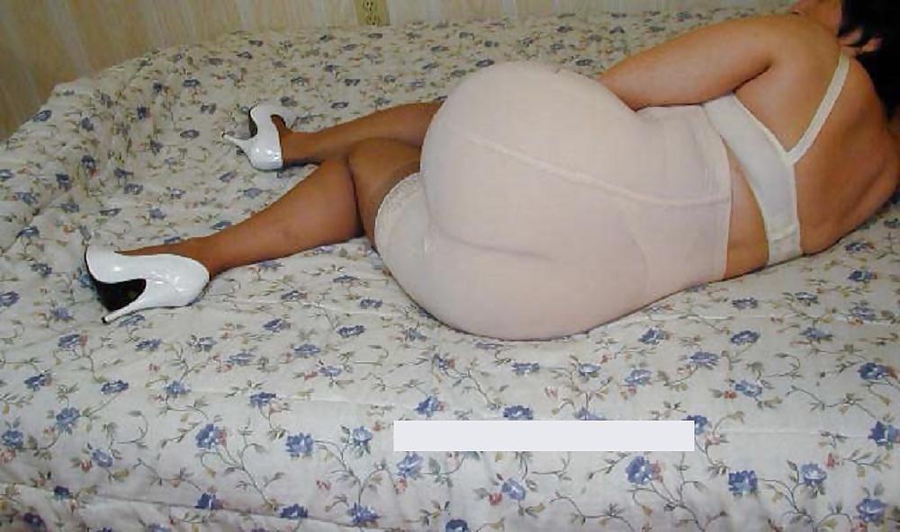 15P The divine Lady Dee, girdle godess