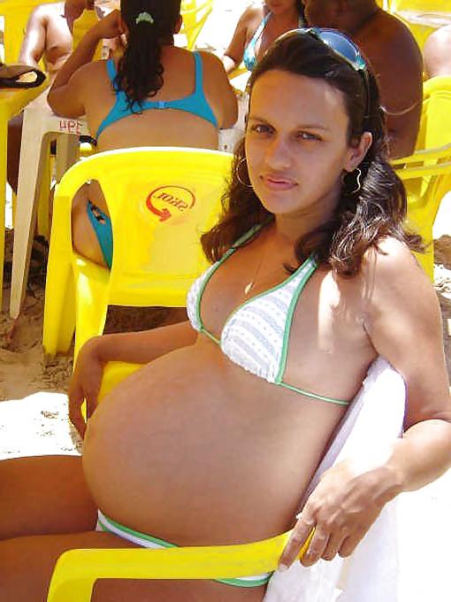 20P Pregnant women in bikini 1.