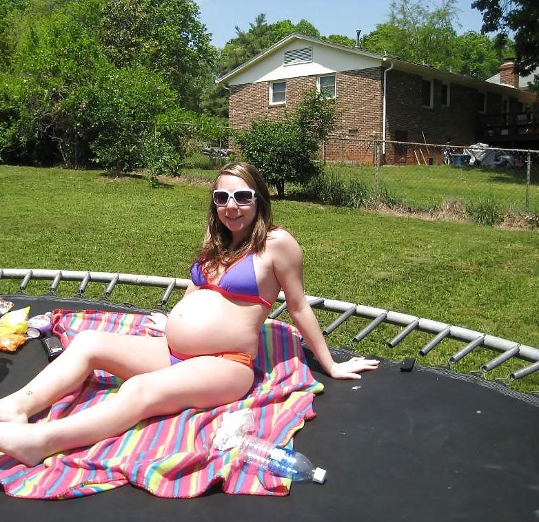 20P Pregnant women in bikini 1.