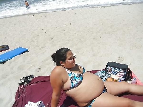 20P Pregnant women in bikini 1.