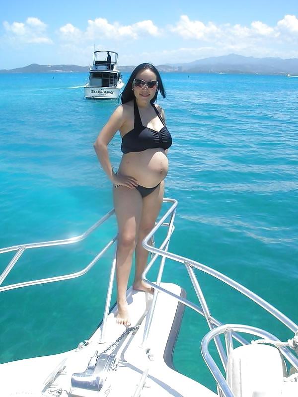 20P Pregnant women in bikini 1.