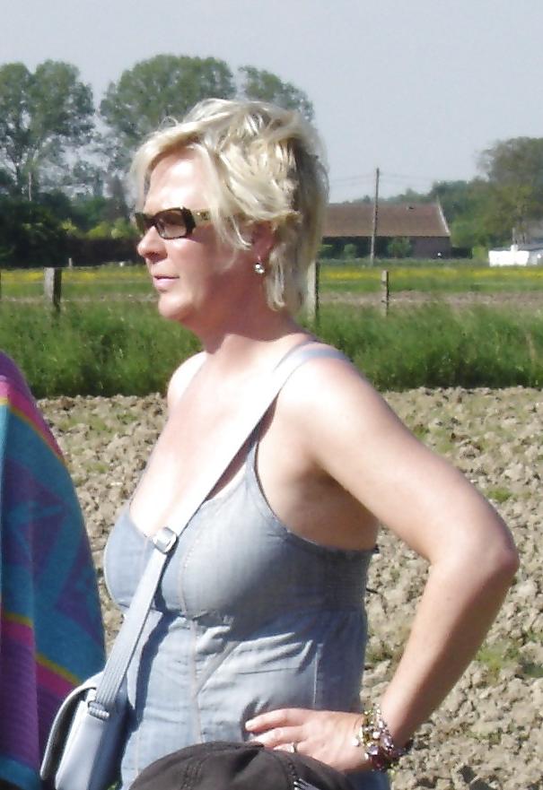 24P She forgot her bra 43.