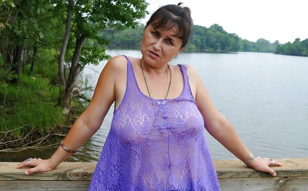 24P She forgot her bra 43.