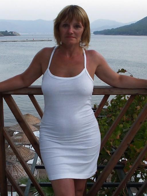24P She forgot her bra 43.
