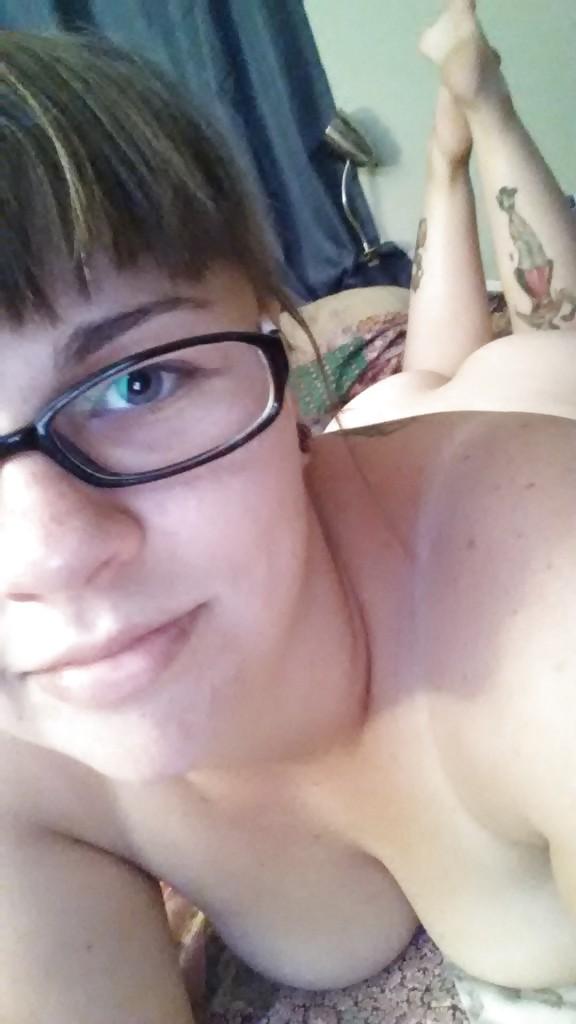 6P Young Milf Posing