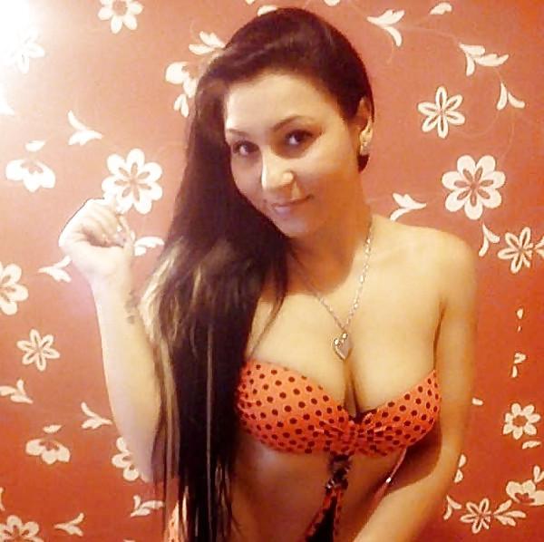 25P Pretty face teen gipsy hooker prostitute