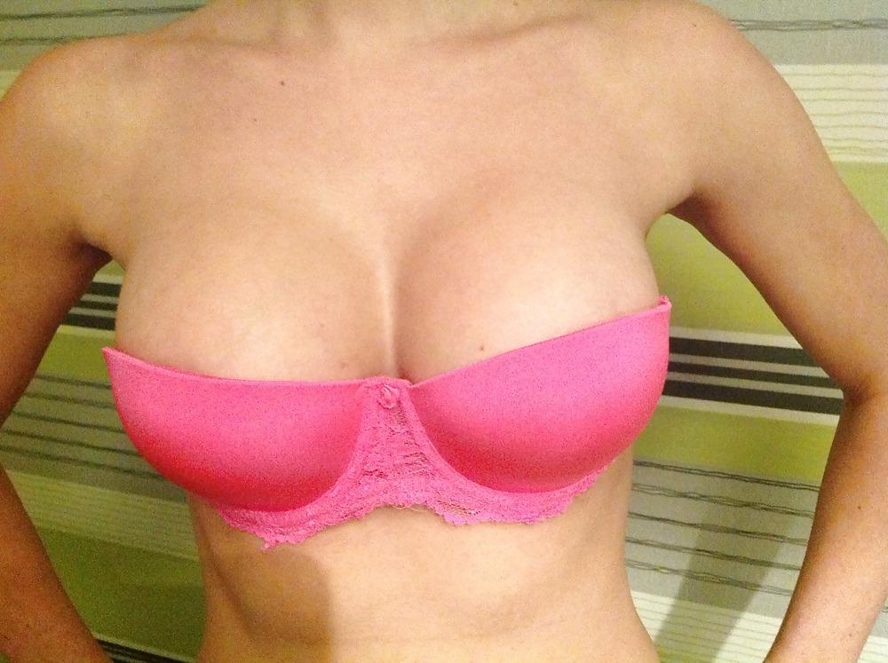 22P Woman their sell bra on the net 