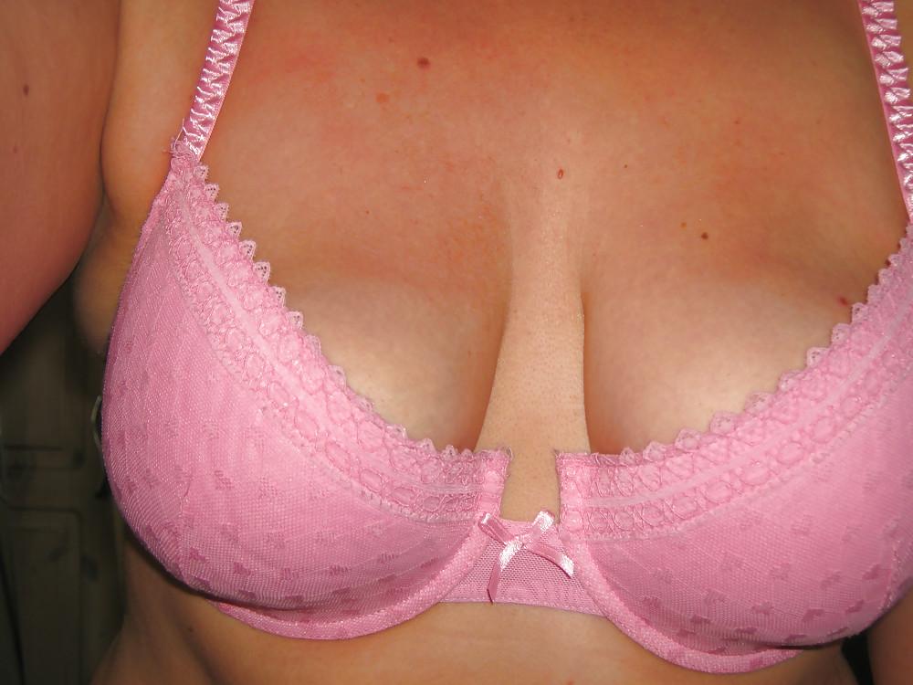 22P Woman their sell bra on the net 
