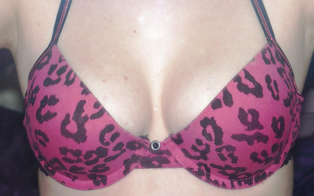 22P Woman their sell bra on the net 