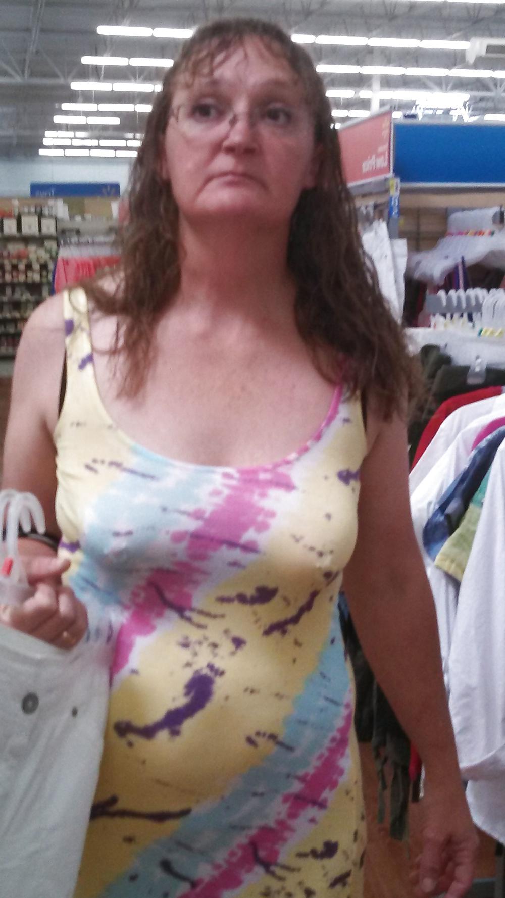 11P Walmart dressing room