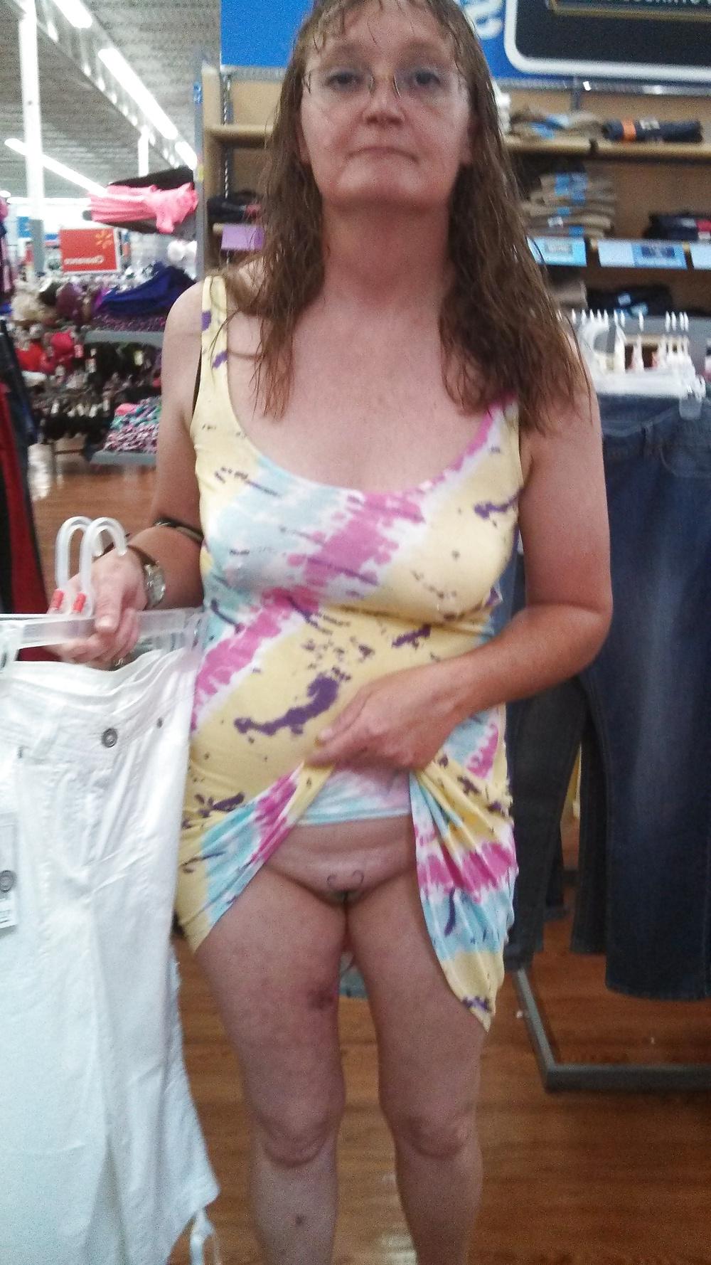 11P Walmart dressing room