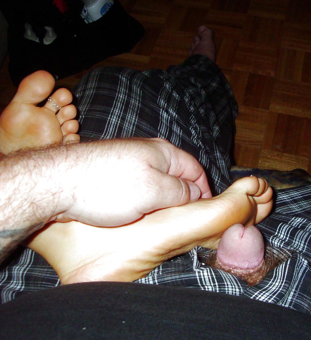 7P Cum on feet my fried whit cousin