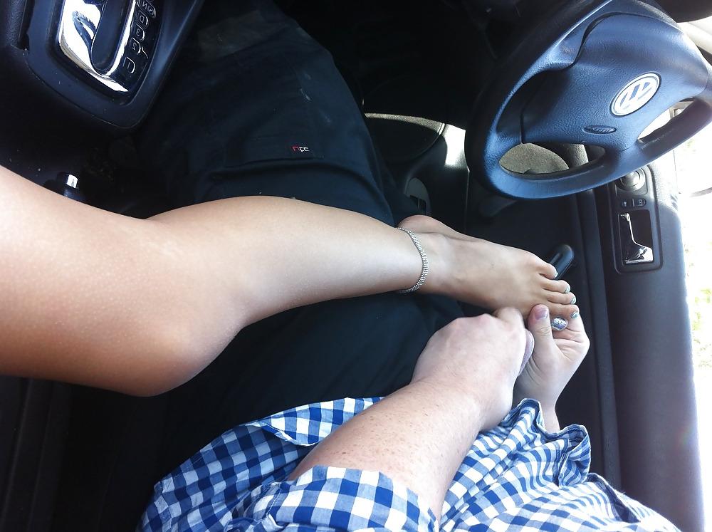 7P Cum on feet my fried whit cousin
