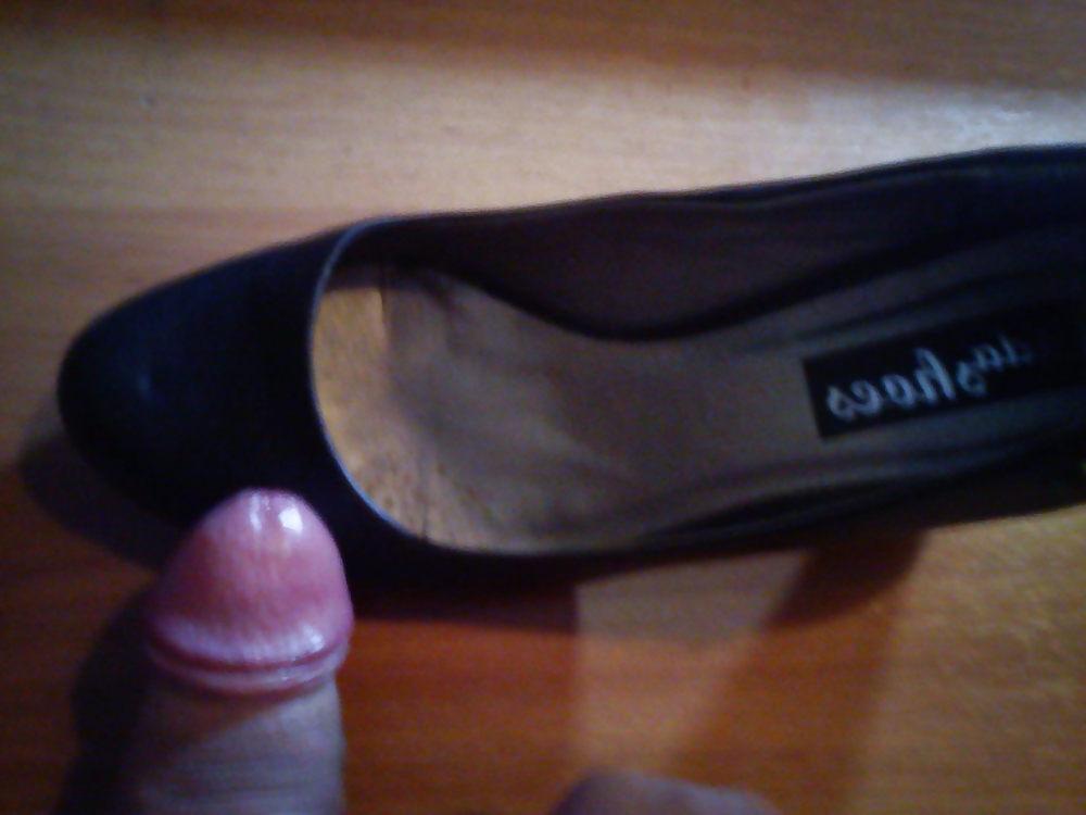 9P Cum on mom's heels