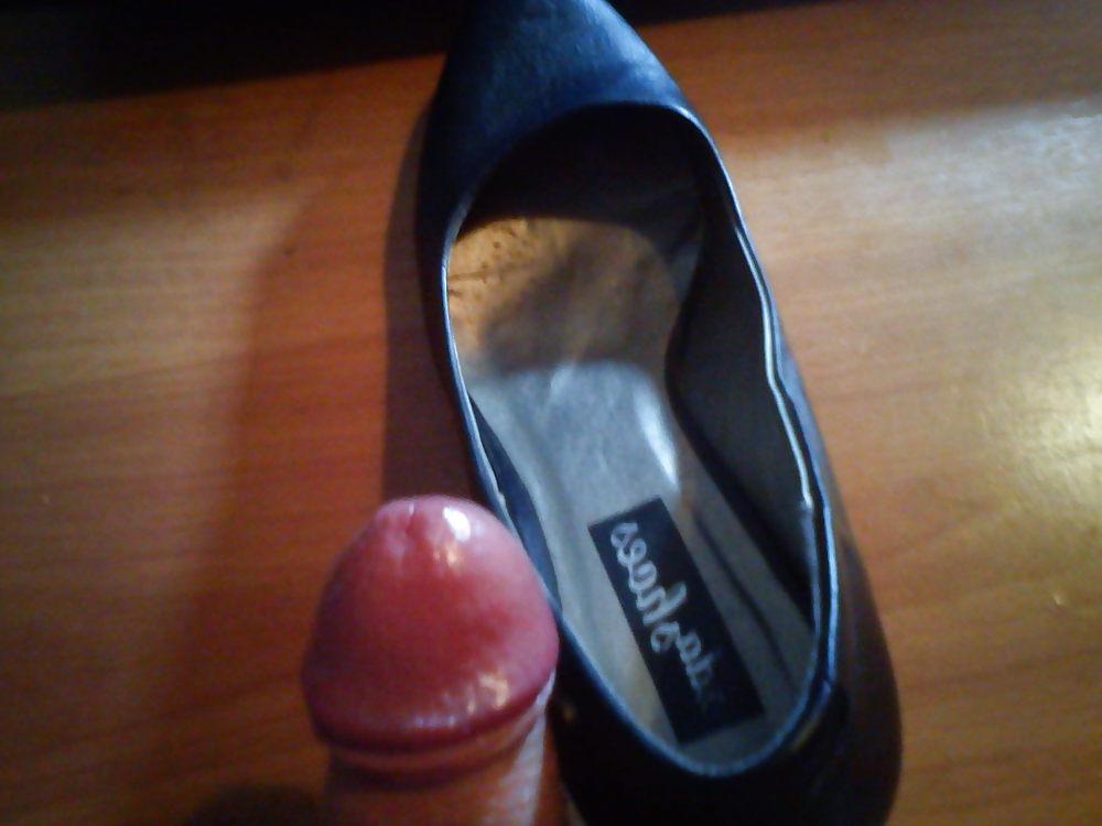 9P Cum on mom's heels