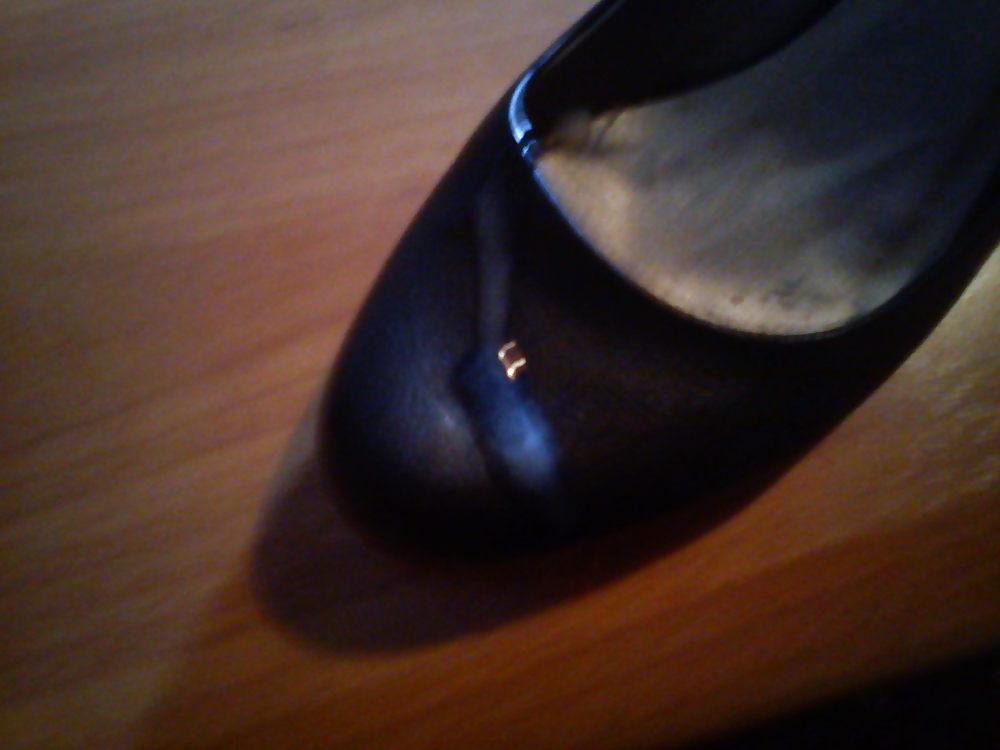 9P Cum on mom's heels