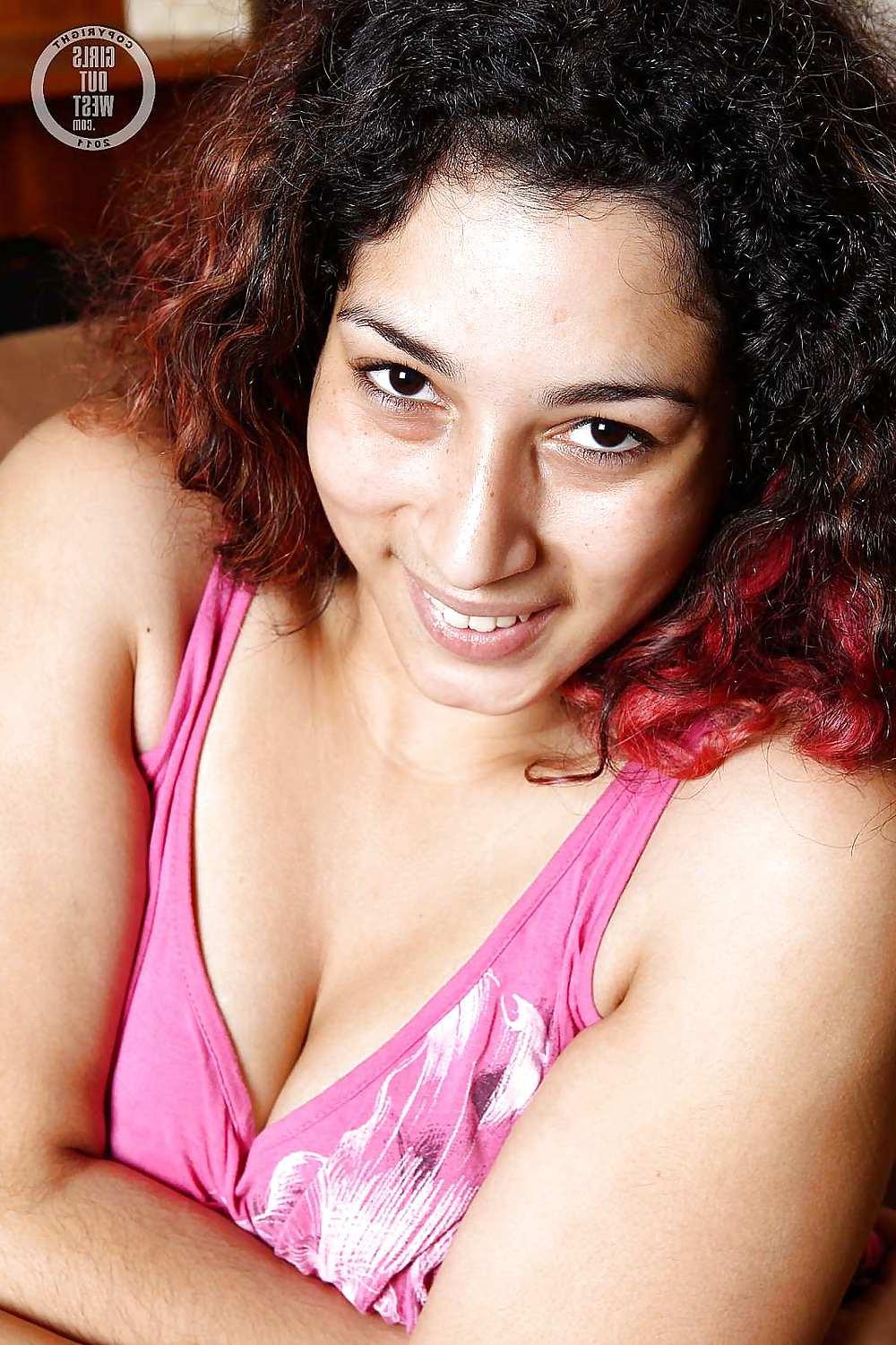 16P Exotic Athena toys her hairy cunt