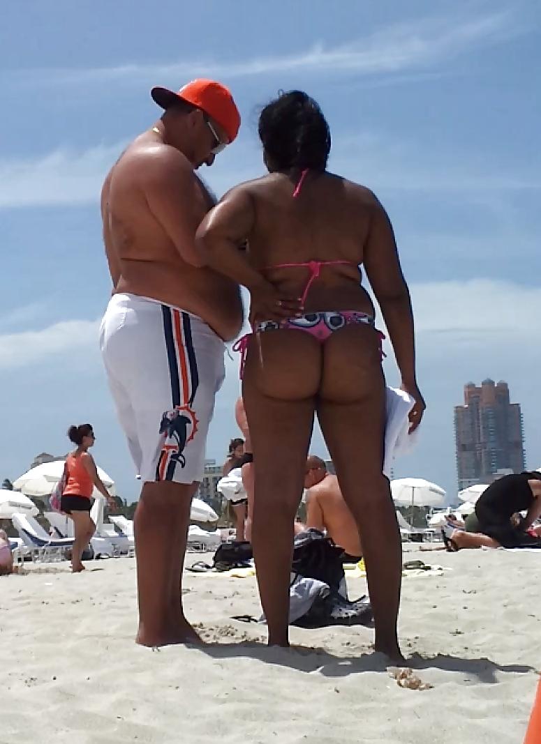 6P Mexican milf in THONG VOYEUR candid at the beach!