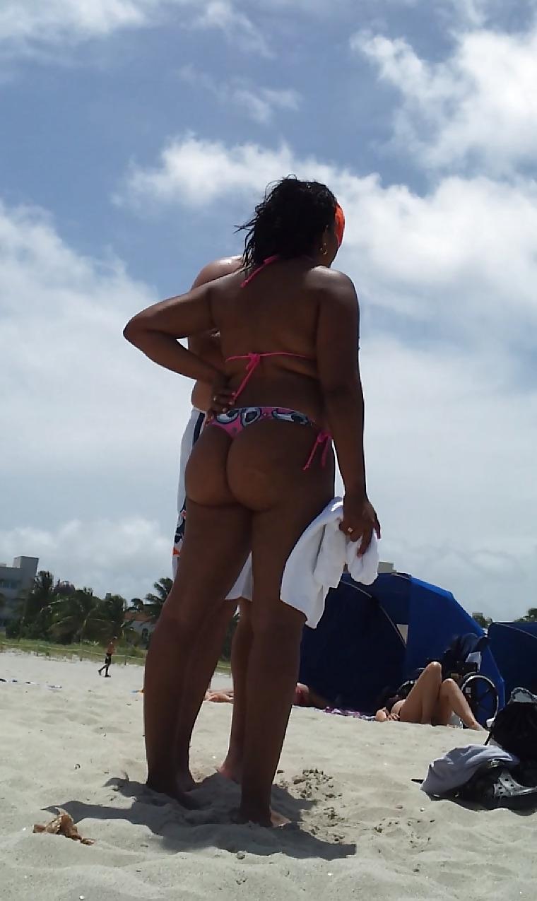 6P Mexican milf in THONG VOYEUR candid at the beach!