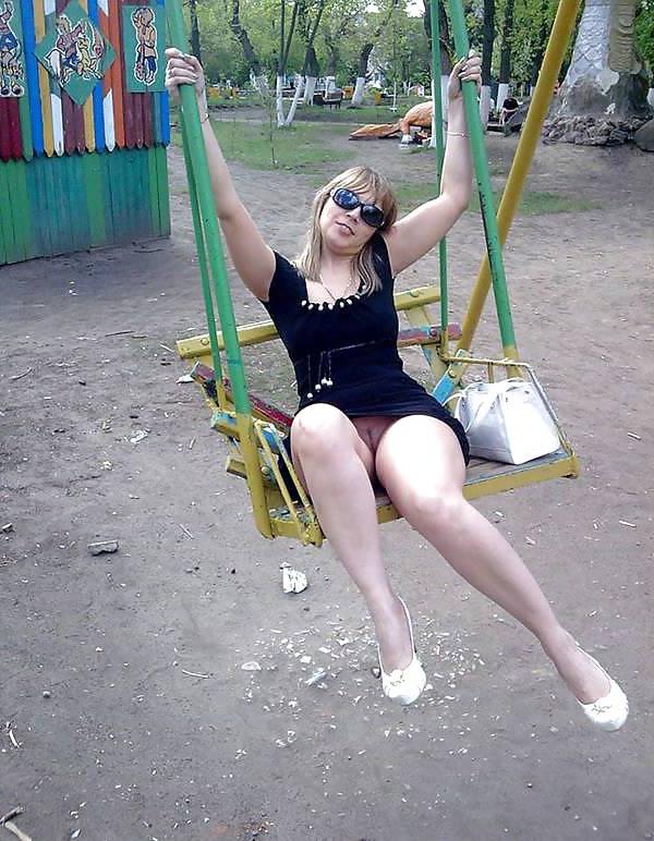 5P Sitting upskirt no panties