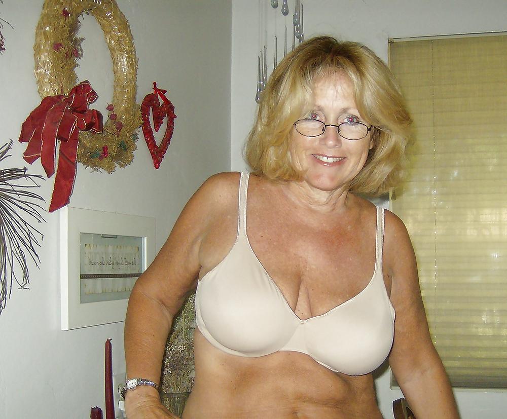 25P Mom's Bra Shots