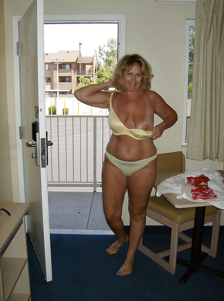 25P Mom's Bra Shots