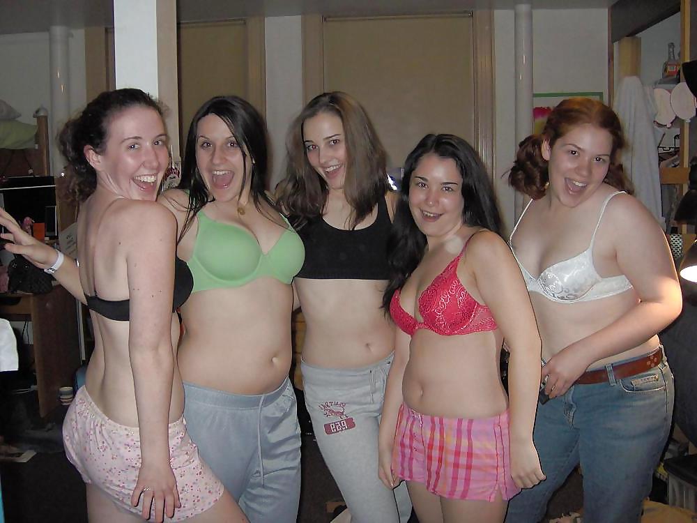 25P Xhamster favs bra and topless