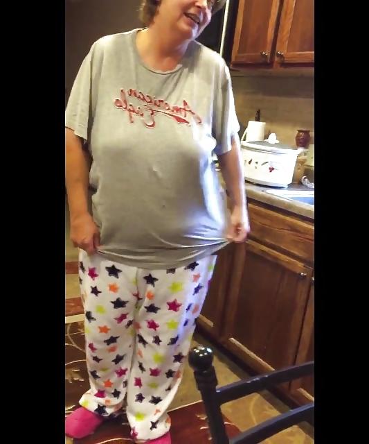 15P New pics of bbw stepmom bra less 42Ds with pokies