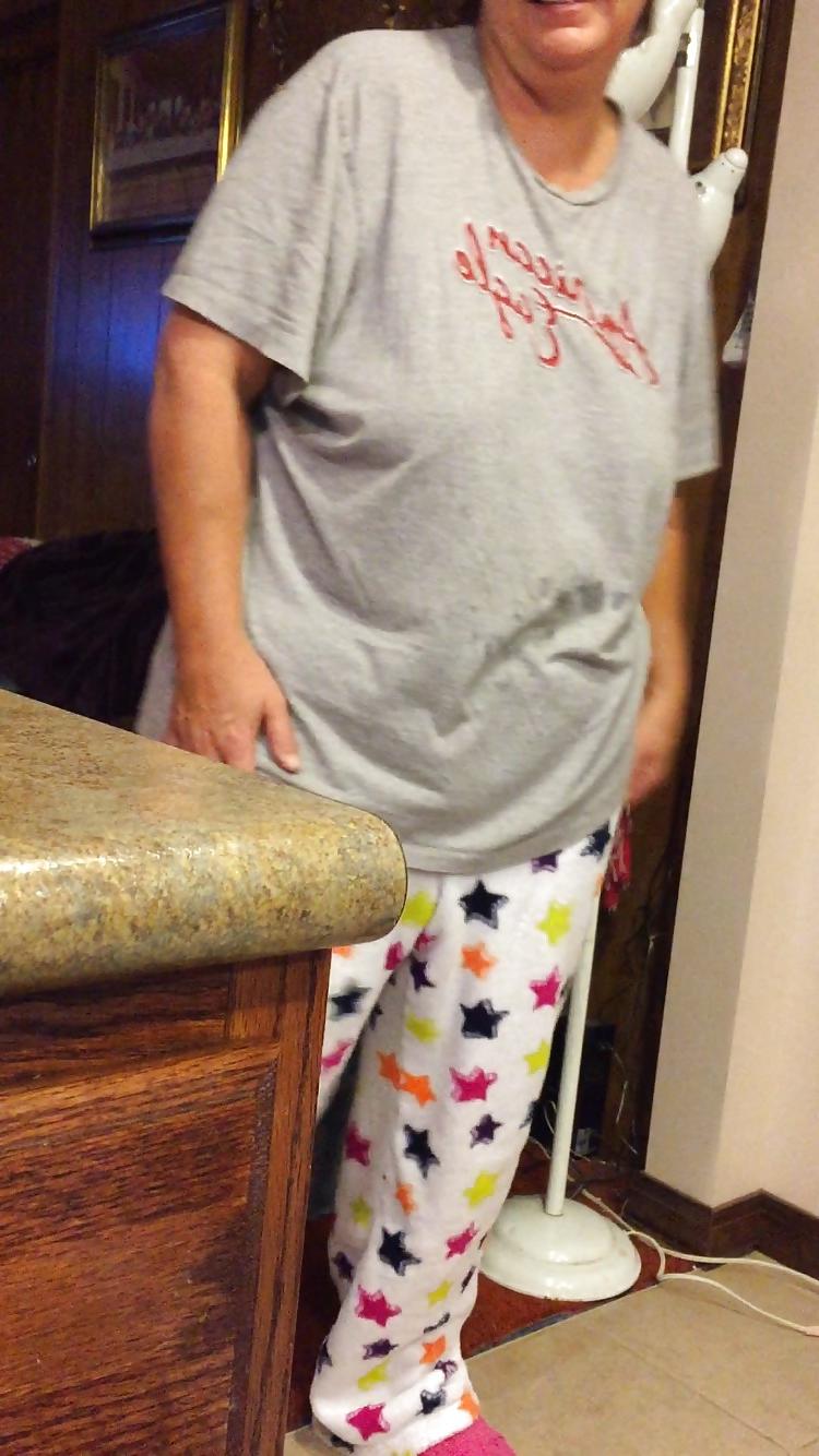 15P New pics of bbw stepmom bra less 42Ds with pokies