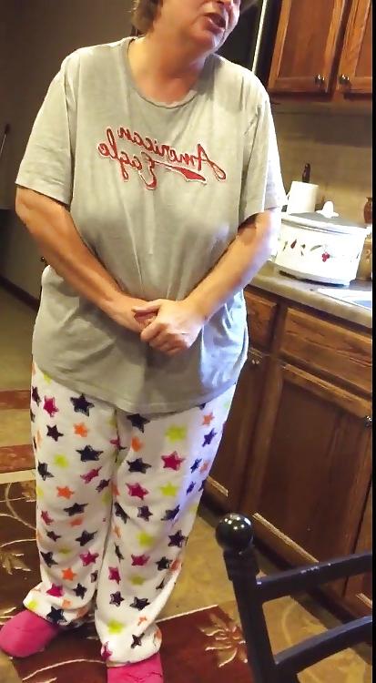 15P New pics of bbw stepmom bra less 42Ds with pokies