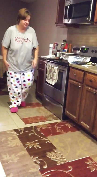 15P New pics of bbw stepmom bra less 42Ds with pokies