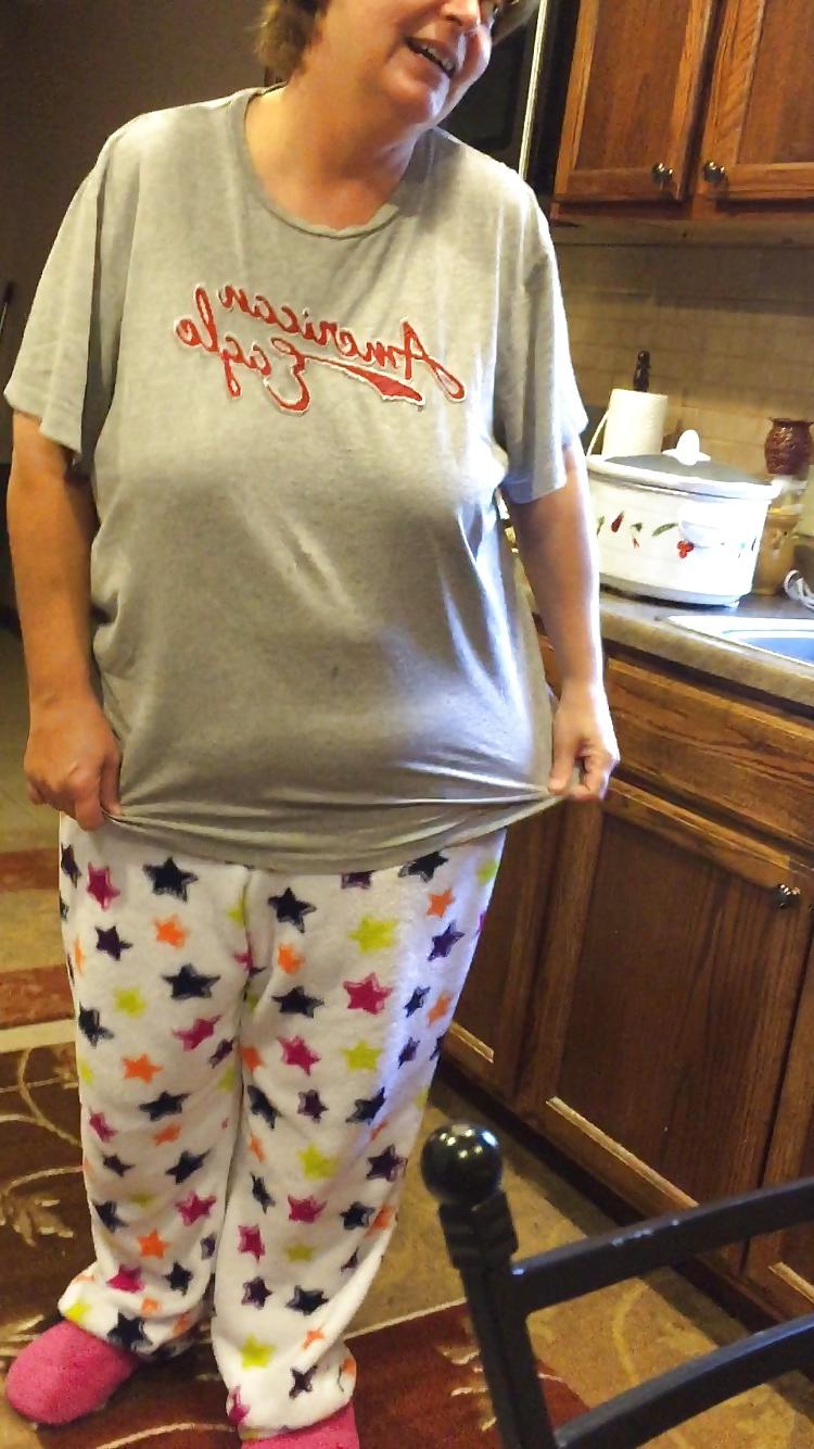 15P New pics of bbw stepmom bra less 42Ds with pokies