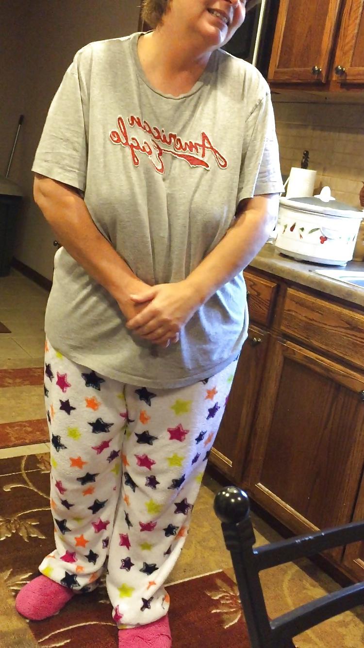 15P New pics of bbw stepmom bra less 42Ds with pokies