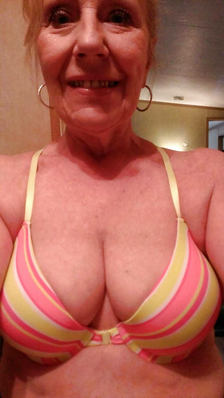 25P I Love Gilfs & Milfs 31