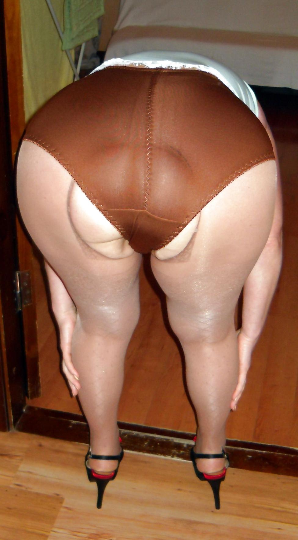 25P Pushuna's riped brown girdle panty