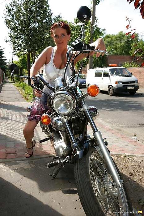 25P Biker chicks